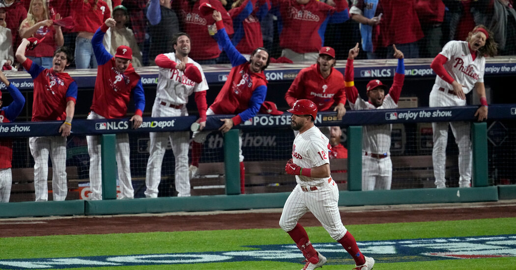 evde-olmaktan-mutlu-phillies-bir-padres-ace-fetheder-asVDVRBJ.jpg