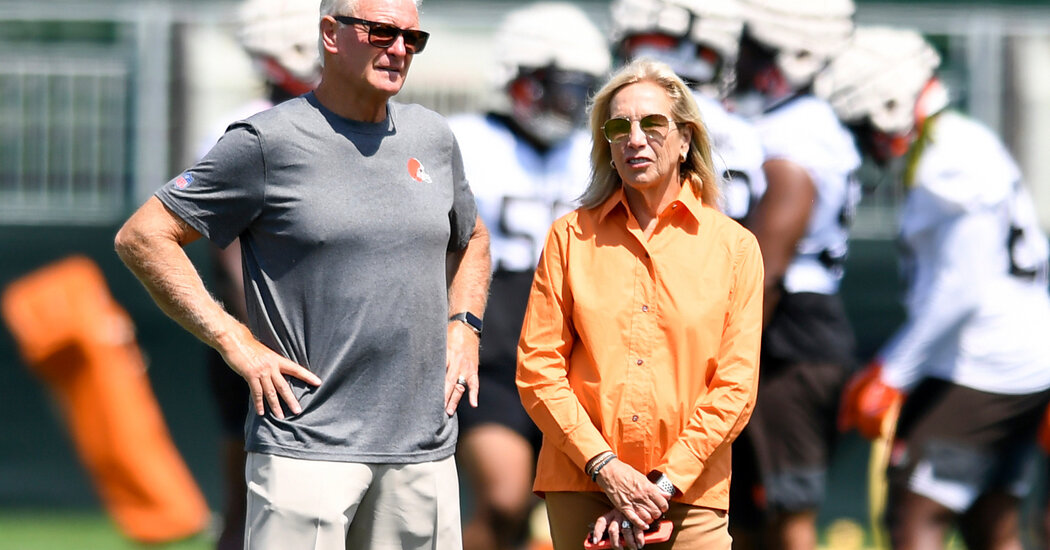 cleveland-browns-sahipleri-nbain-bucksindan-hisse-almayi-kabul-etti-HPdHWMAb.jpg