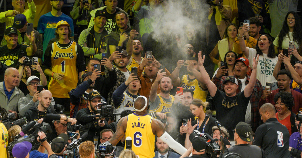 lebron-james-hayranlari-icin-kacirilmayacak-bir-firsat-mesafe-ne-olursa-olsun-4plpQwZ5.jpg