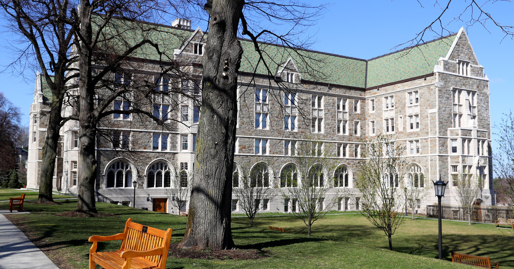 boston-college-taciz-nedeniyle-yuzme-ve-dalis-takimlarini-askiya-aldi-USYUlYNP.jpg