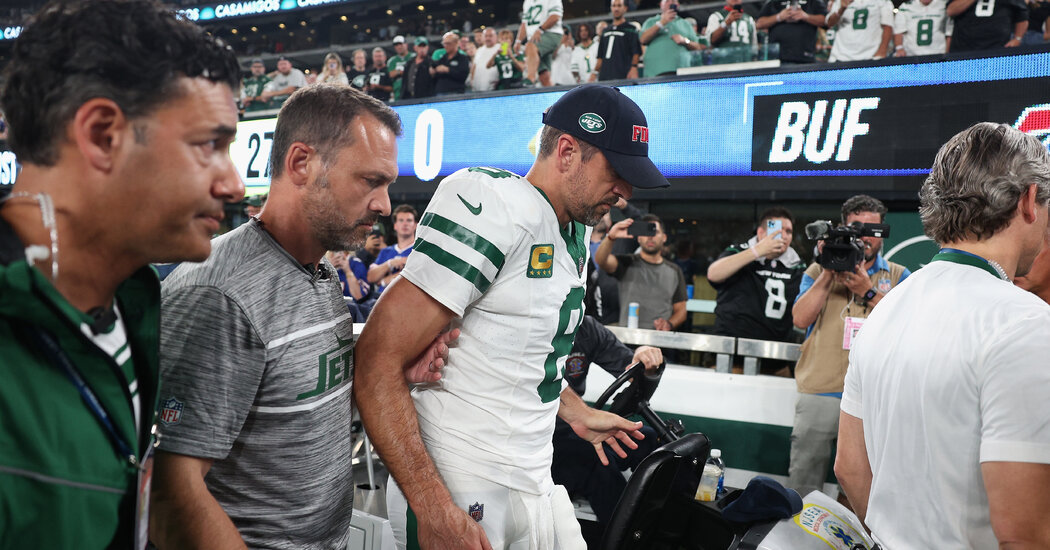 jetsten-aaron-rodgers-pazartesi-gecesi-futbolunu-sakatlikla-birakti-32LaiSKQ.jpg
