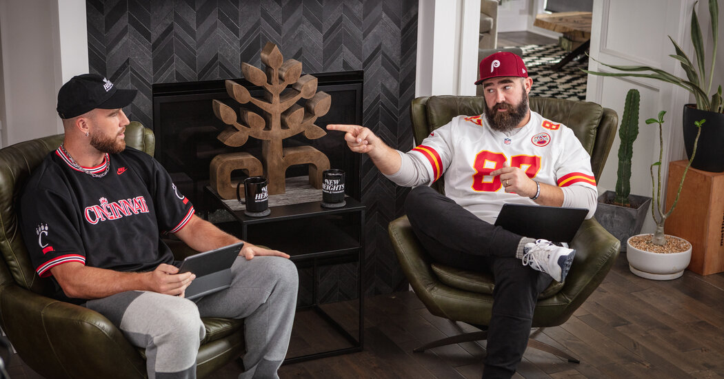kasklar-kapali-mikrofonlar-acik-nfl-oyunculari-podcastlerin-gucunu-kesfediyor-ZiSAr8uR.jpg