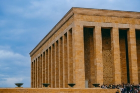 Aziz-Yildirim8217dan-Anitkabir-Ziyareti-Ataturk8217e-Vefa-Mesaji-featured